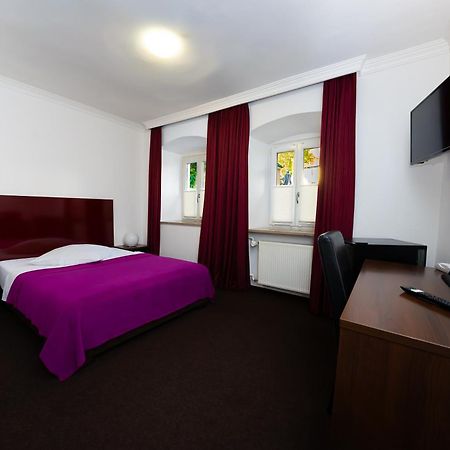 Hotel Bergbauer Mit Late-Self-Check-In Neuburg an Der Donau Esterno foto