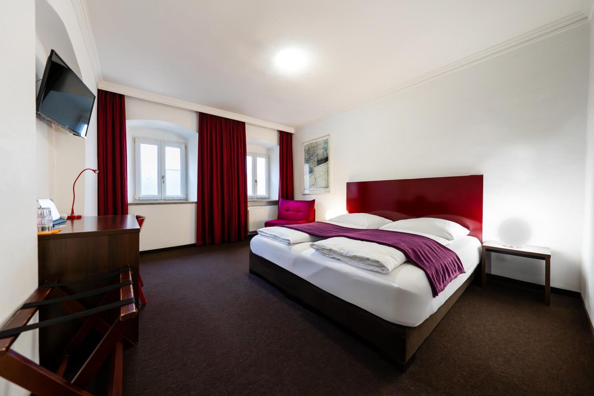 Hotel Bergbauer Mit Late-Self-Check-In Neuburg an Der Donau Esterno foto