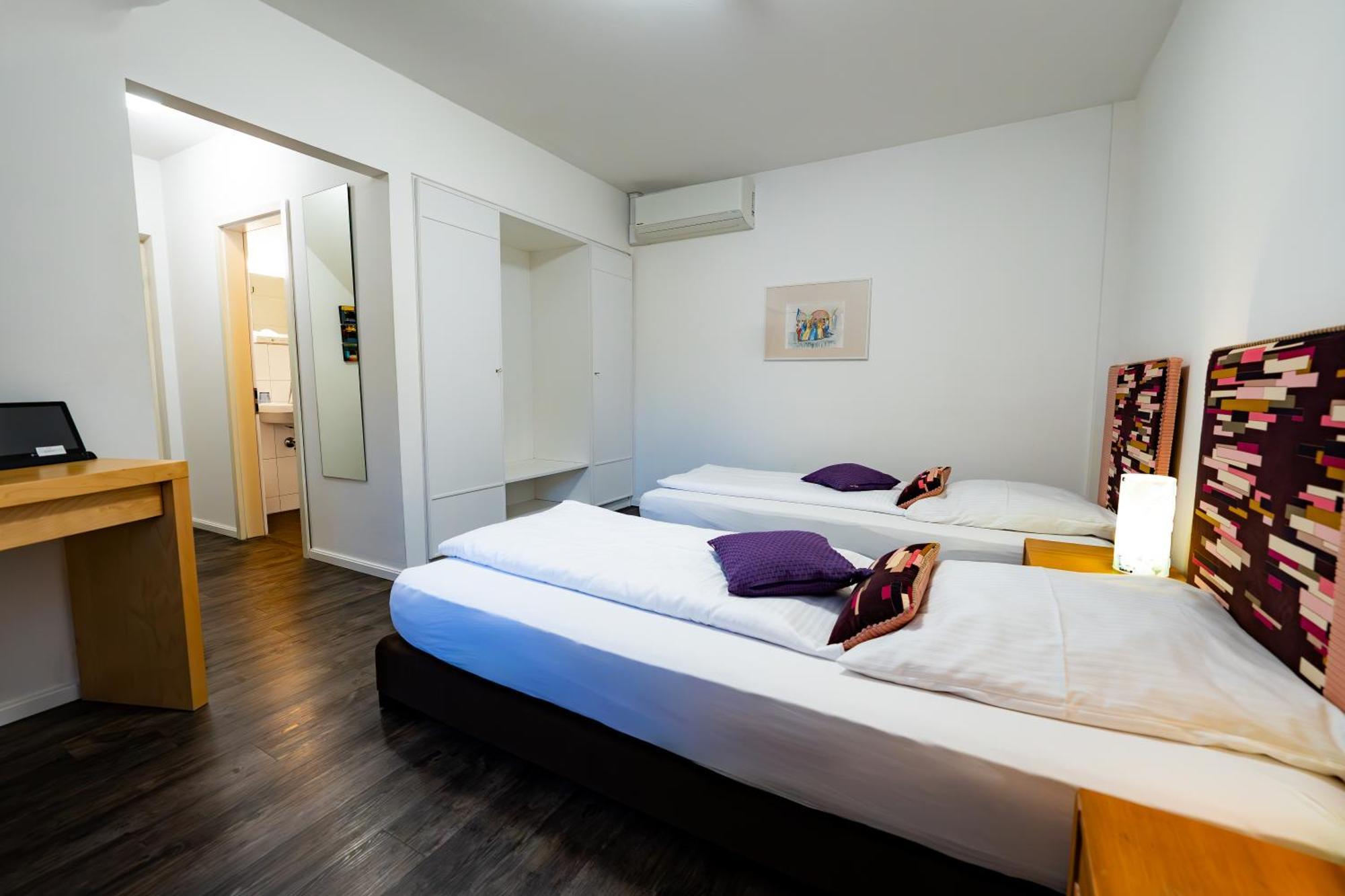 Hotel Bergbauer Mit Late-Self-Check-In Neuburg an Der Donau Esterno foto