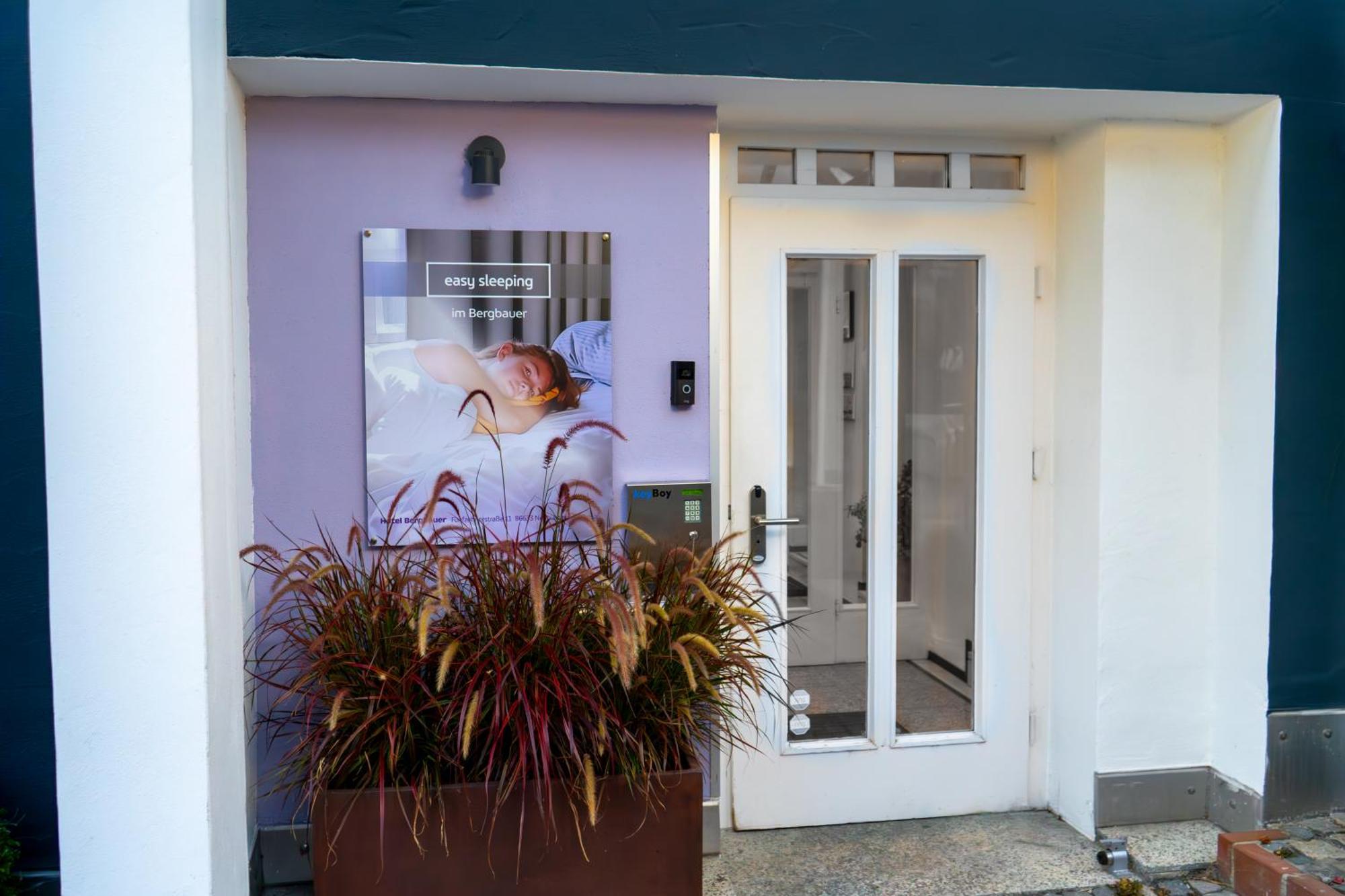 Hotel Bergbauer Mit Late-Self-Check-In Neuburg an Der Donau Esterno foto