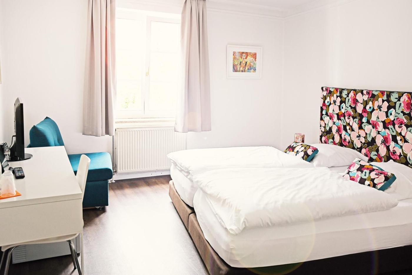 Hotel Bergbauer Mit Late-Self-Check-In Neuburg an Der Donau Esterno foto